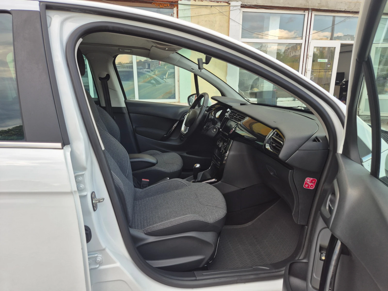 Citroen C3 1.2I ГАЗ АВТОМАТ TOP, снимка 12 - Автомобили и джипове - 54857815