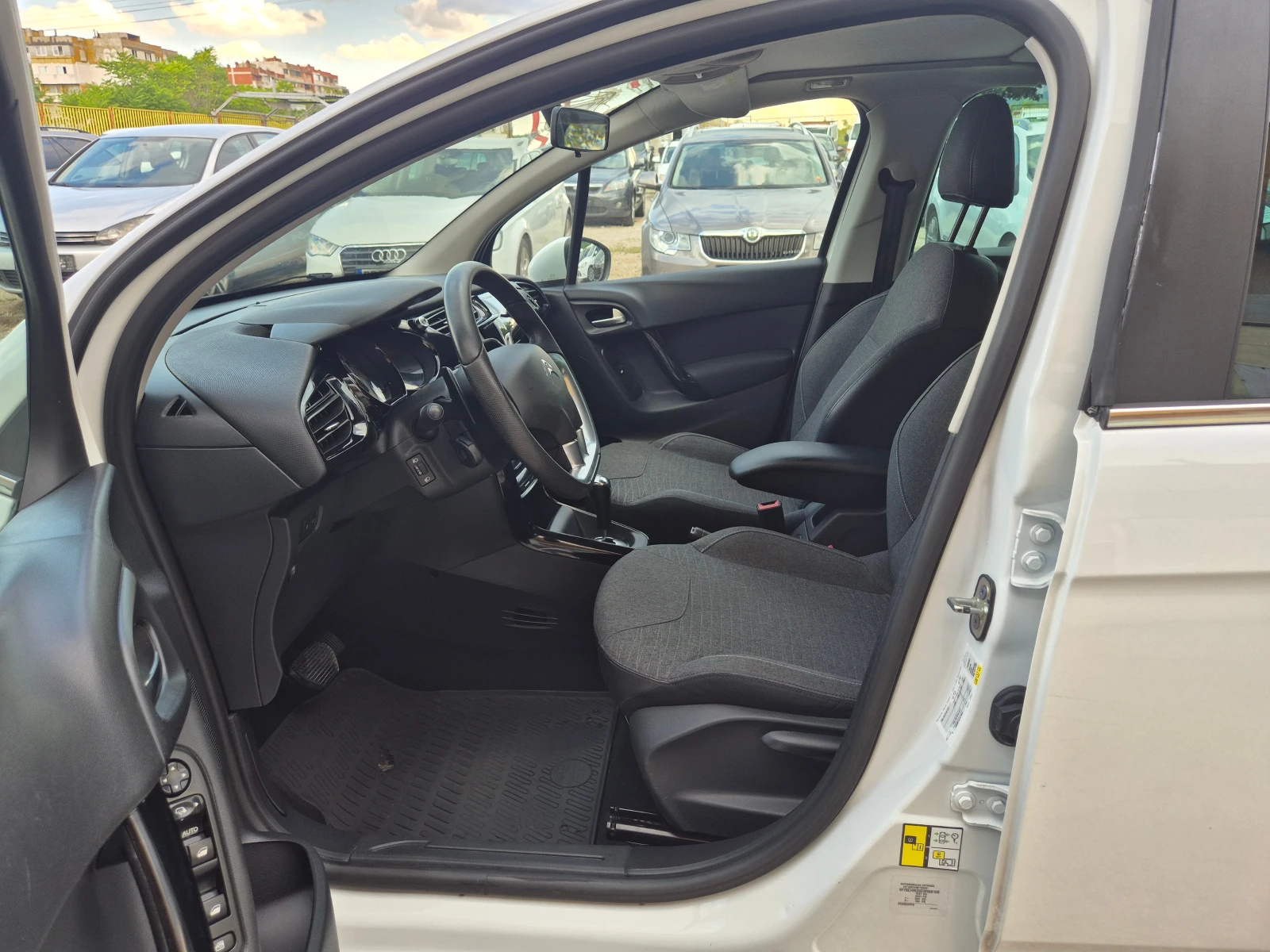 Citroen C3 1.2I ГАЗ АВТОМАТ TOP, снимка 16 - Автомобили и джипове - 54857815