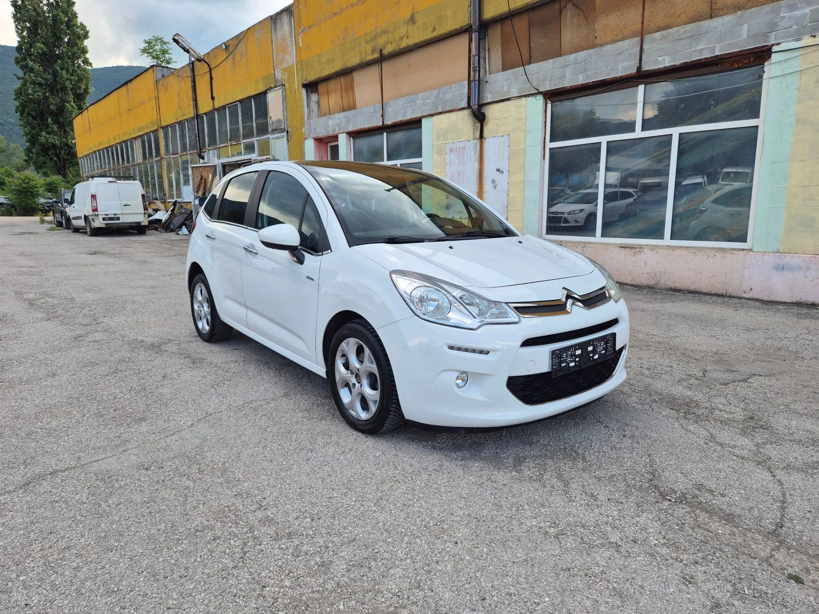 Citroen C3 1.2I ГАЗ АВТОМАТ TOP, снимка 3 - Автомобили и джипове - 54857815