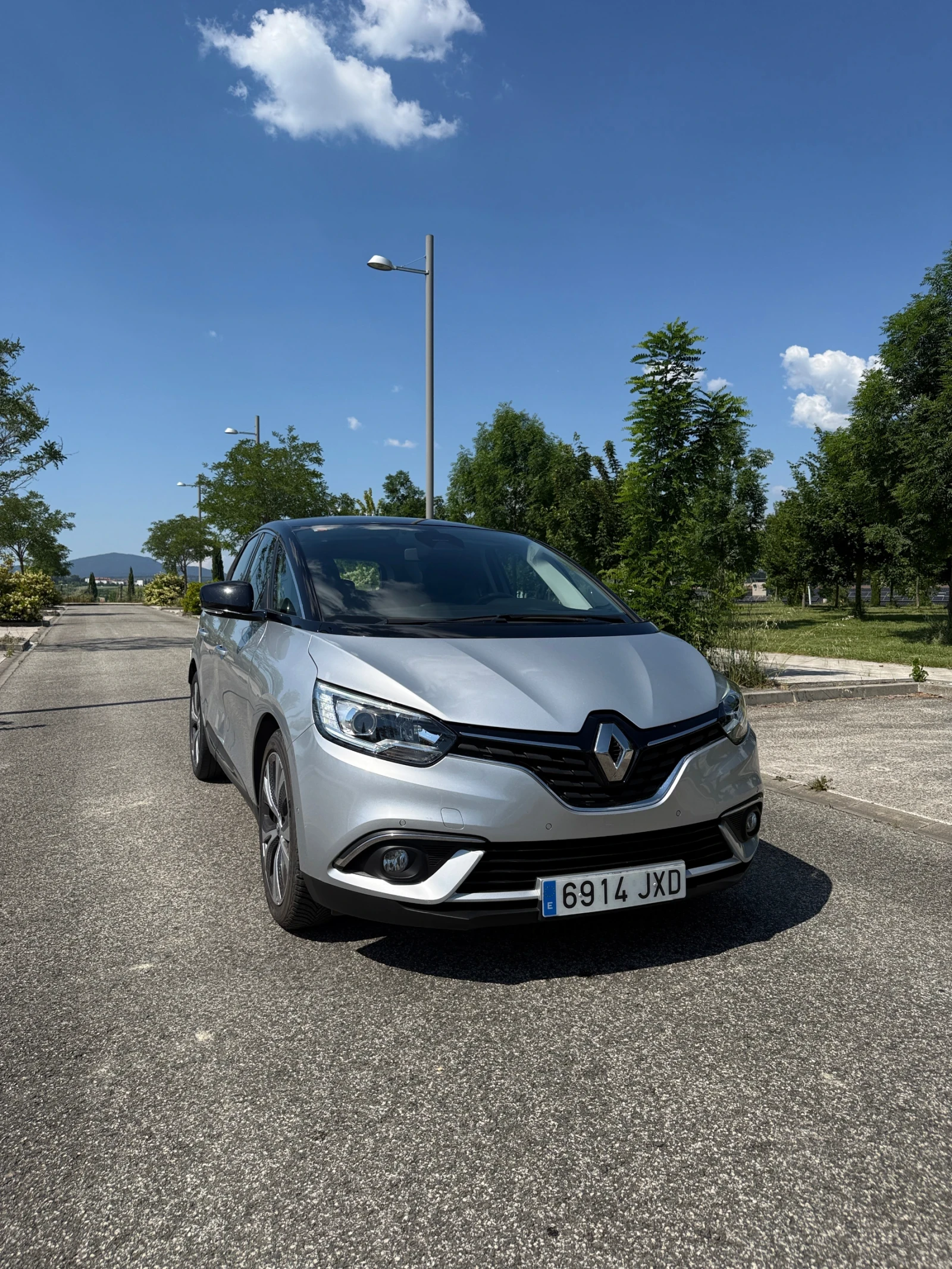 Renault Scenic 1.3tce 130 k.c, снимка 4 - Автомобили и джипове - 55231358