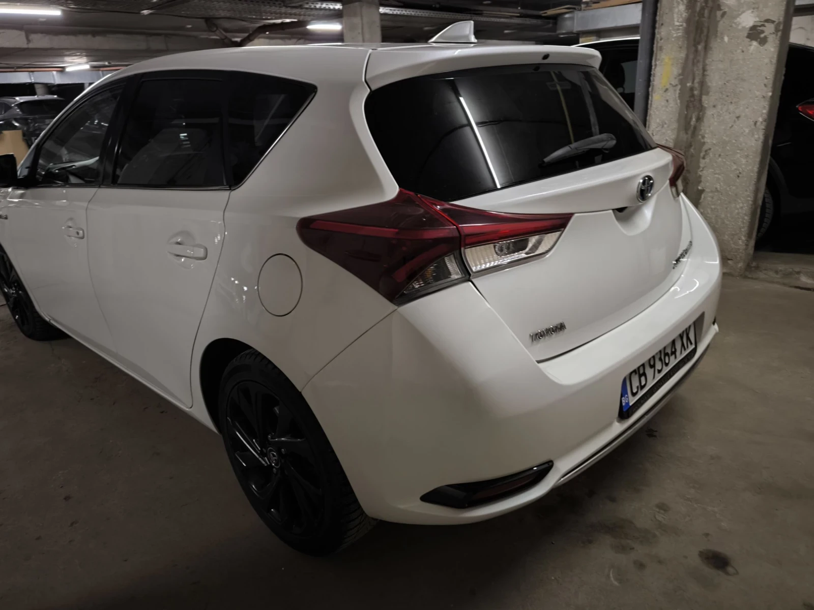 Toyota Auris 1.8, снимка 4 - Автомобили и джипове - 55337869