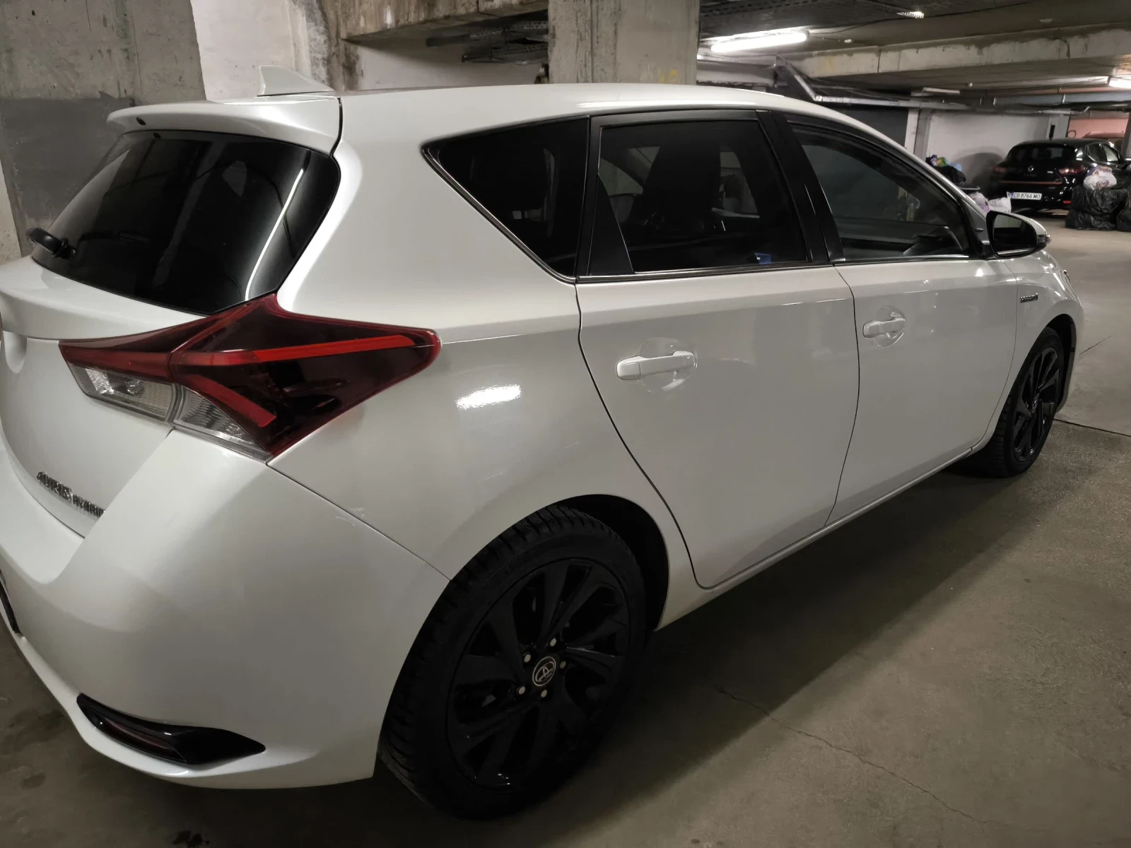 Toyota Auris 1.8, снимка 9 - Автомобили и джипове - 55337869