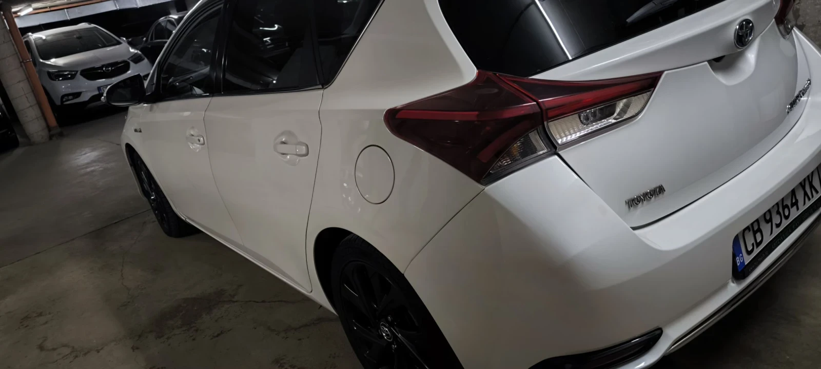 Toyota Auris 1.8, снимка 16 - Автомобили и джипове - 55337869