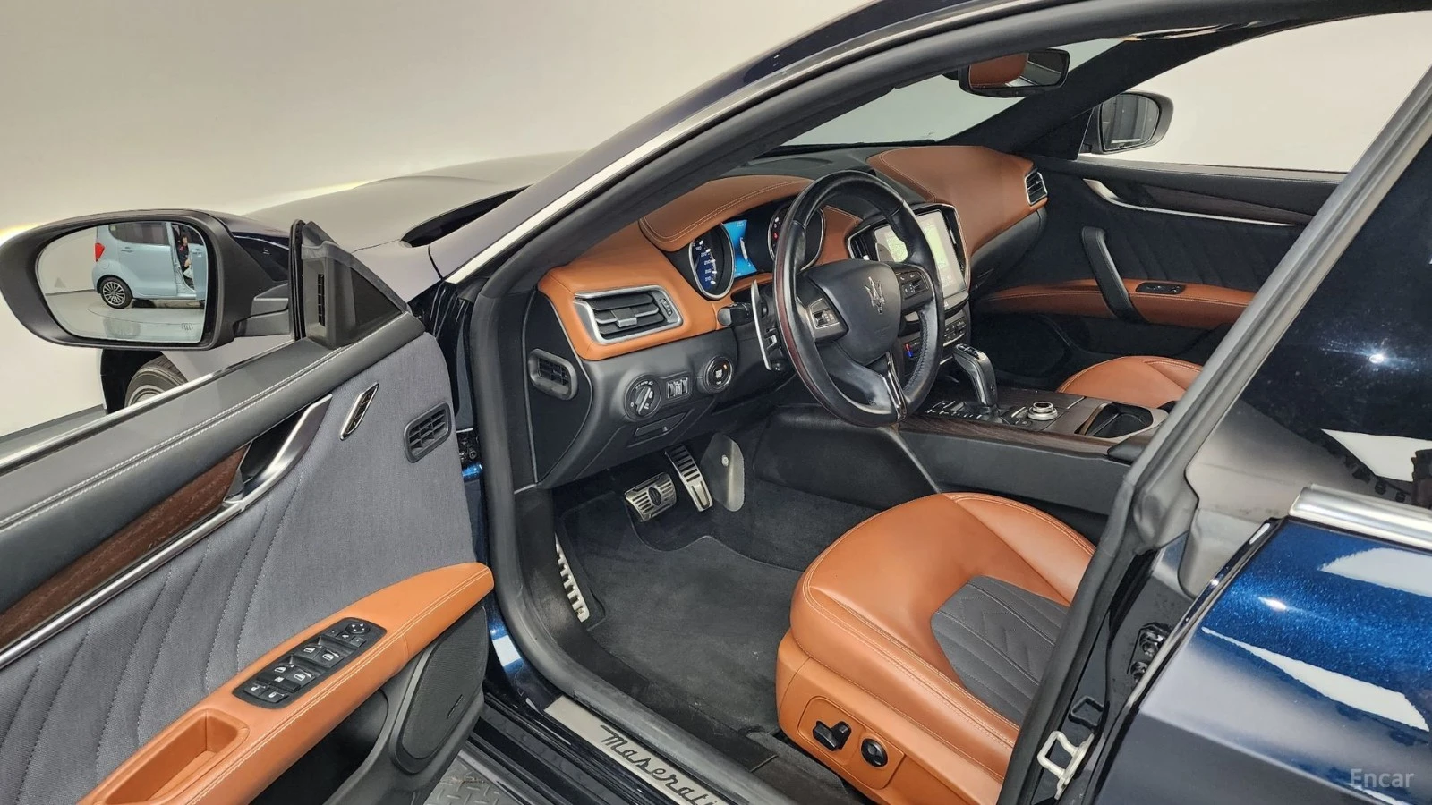 Maserati Ghibli 3.0 GranLusso* КОЖА* ОБДУХВ* НАВИ* ПАНО, снимка 8 - Автомобили и джипове - 55481156