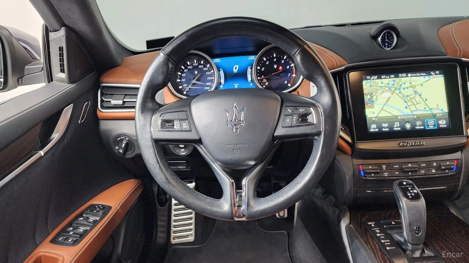 Maserati Ghibli 3.0 GranLusso* КОЖА* ОБДУХВ* НАВИ* ПАНО, снимка 11 - Автомобили и джипове - 55481156