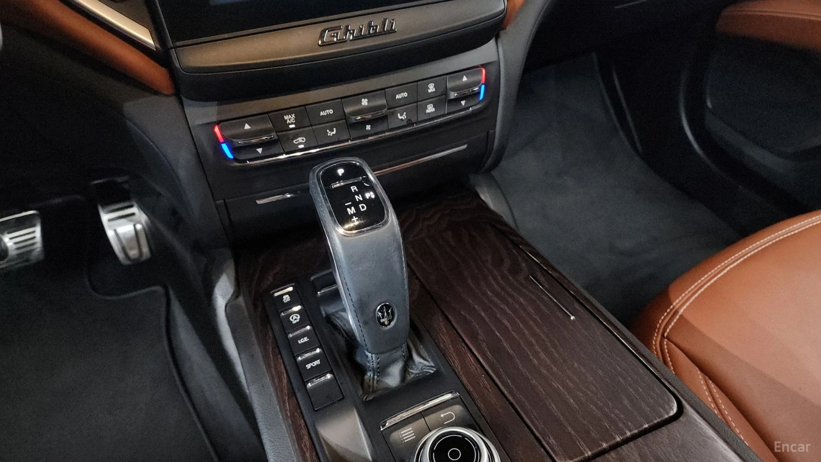 Maserati Ghibli 3.0 GranLusso* КОЖА* ОБДУХВ* НАВИ* ПАНО, снимка 7 - Автомобили и джипове - 55481156