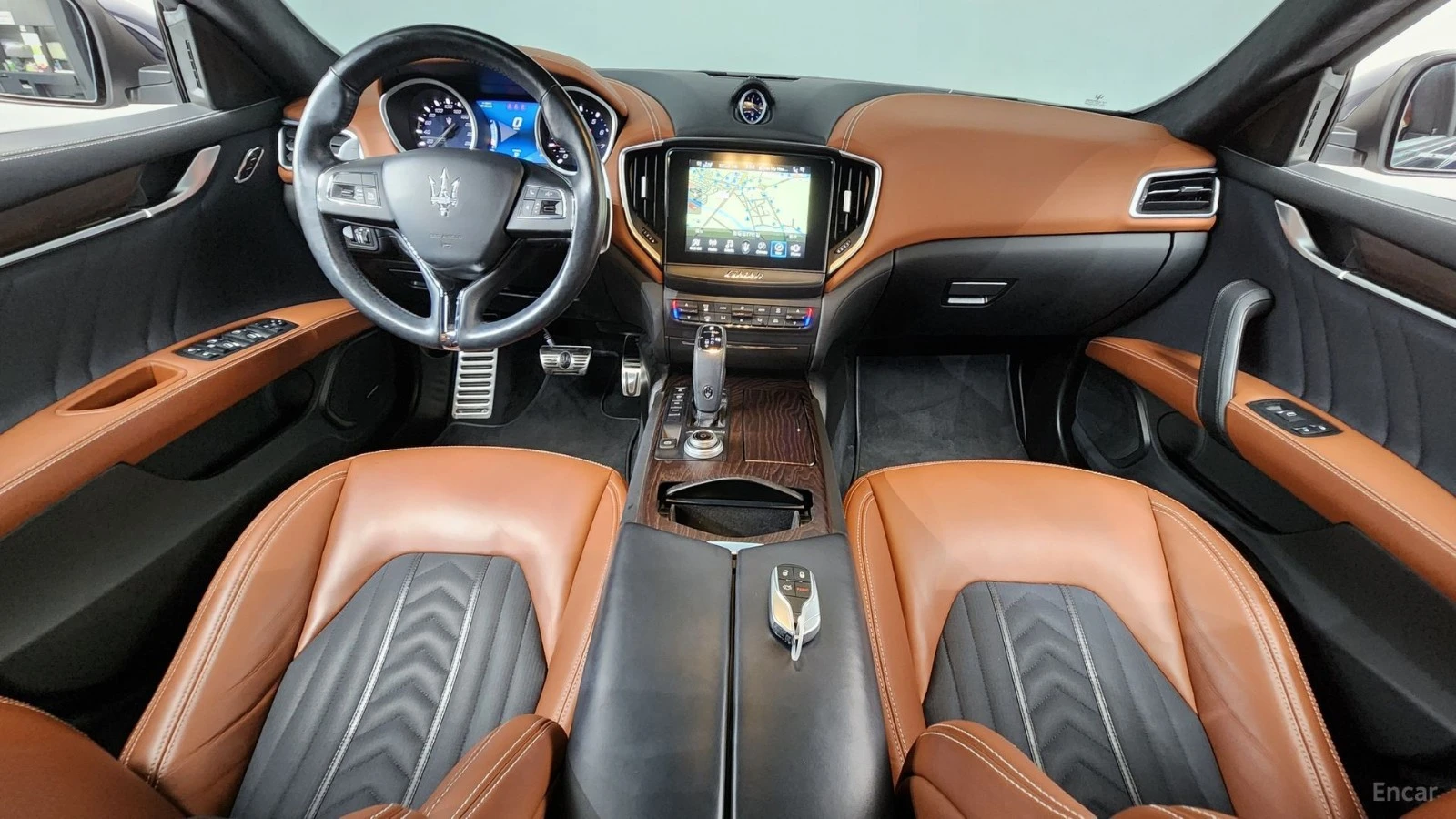 Maserati Ghibli 3.0 GranLusso* КОЖА* ОБДУХВ* НАВИ* ПАНО, снимка 5 - Автомобили и джипове - 55481156