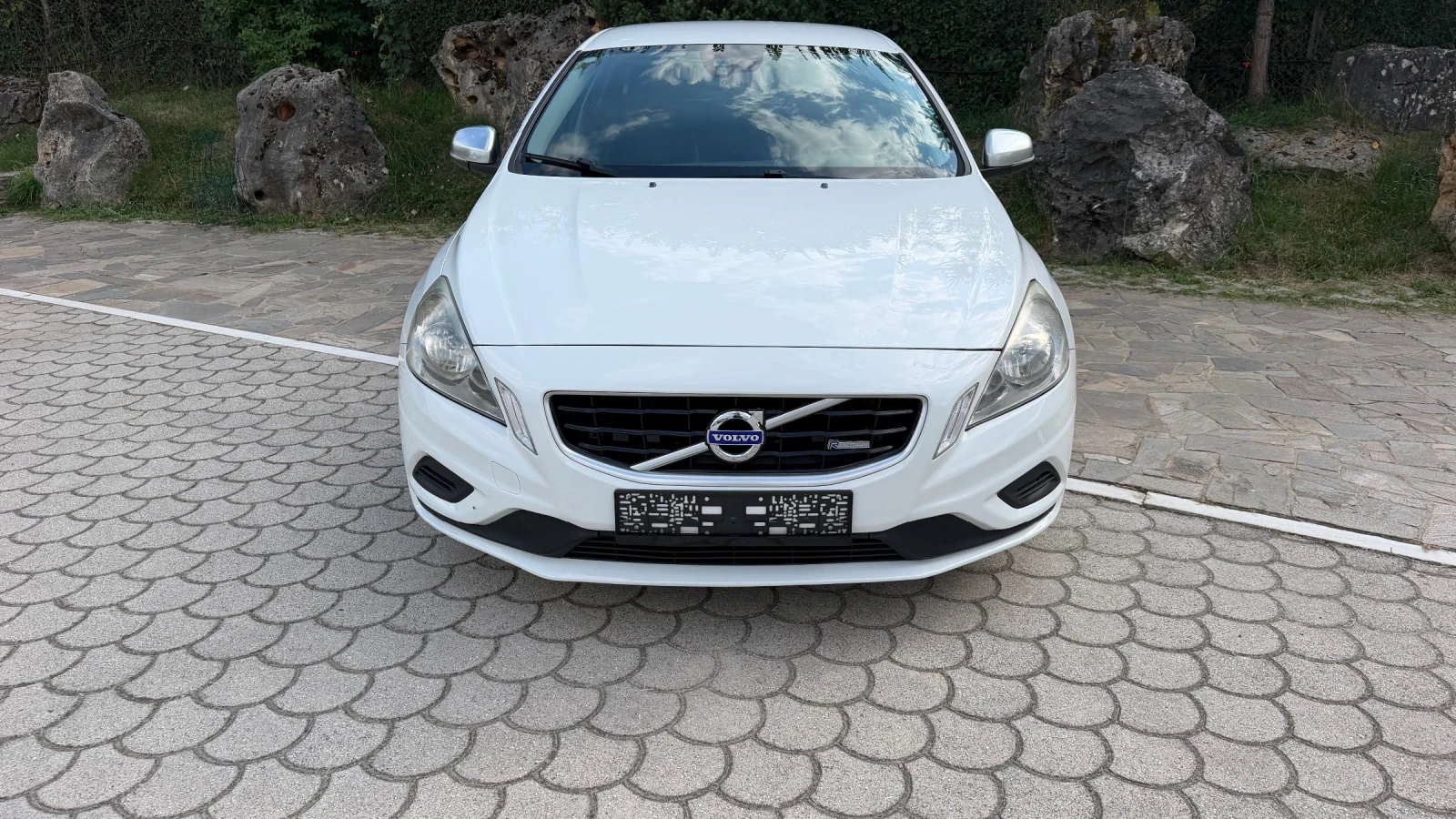 Volvo V60 2.0d 163hp R-Design, снимка 2 - Автомобили и джипове - 55569413