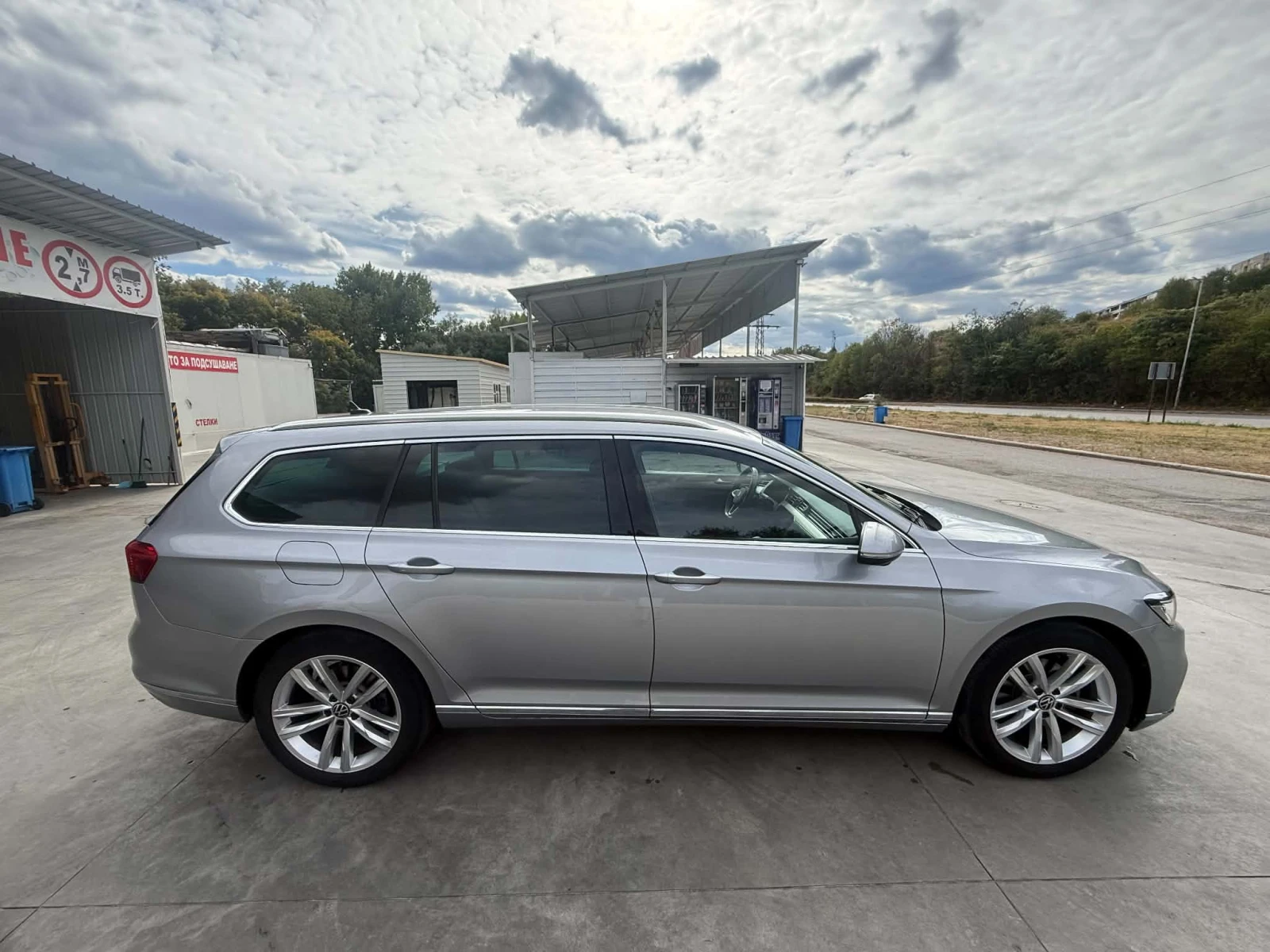 VW Passat B8.5 Facelift, снимка 5 - Автомобили и джипове - 56093932