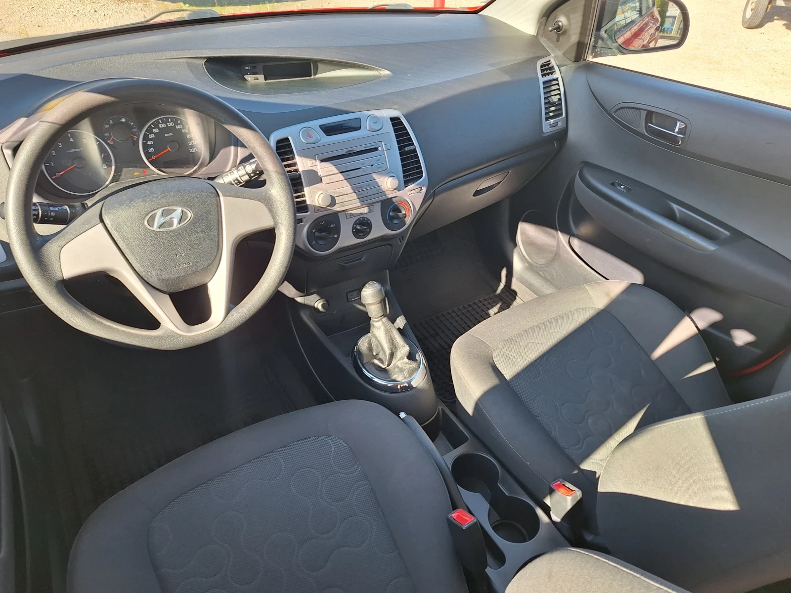 Hyundai I20, снимка 14 - Автомобили и джипове - 56541070