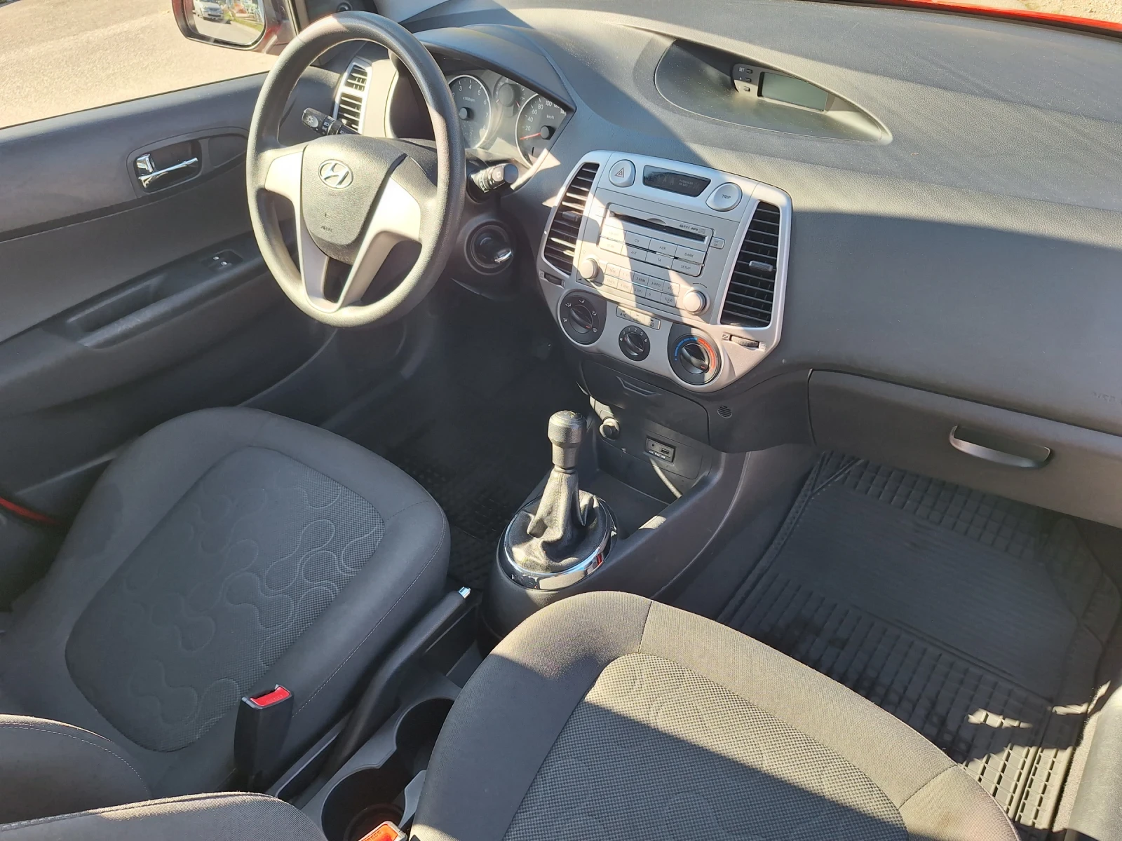 Hyundai I20, снимка 17 - Автомобили и джипове - 56541070