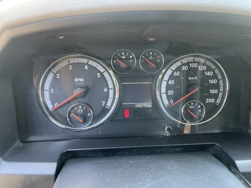 Dodge RAM 1500 5, 7 HEMI SLT, снимка 13 - Автомобили и джипове - 51552986