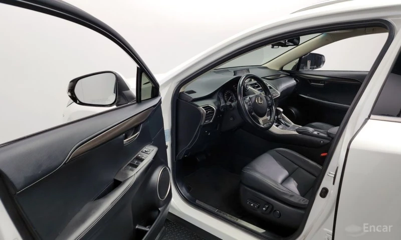 Lexus NX 300h, снимка 10 - Автомобили и джипове - 53482635