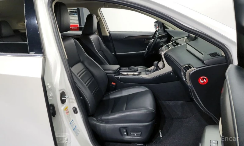 Lexus NX 300h, снимка 11 - Автомобили и джипове - 53482635