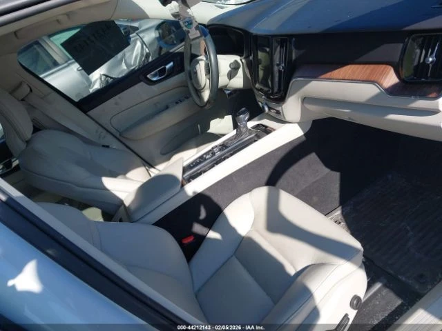 Volvo XC60 * T5* MOMENTUM* KEYLESS* КОЖА* ПОДГРЕВ* КАМЕРА* , снимка 9 - Автомобили и джипове - 53892880