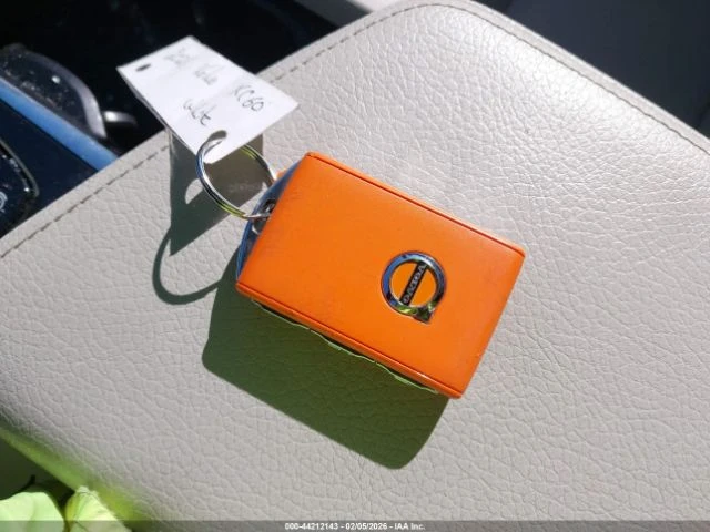 Volvo XC60 * T5* MOMENTUM* KEYLESS* КОЖА* ПОДГРЕВ* КАМЕРА* , снимка 14 - Автомобили и джипове - 53892880