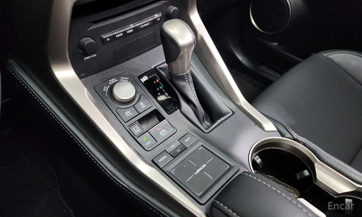 Lexus NX 300h  - изображение 9