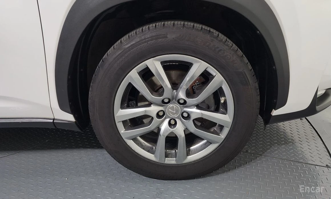 Lexus NX 300h  - изображение 5