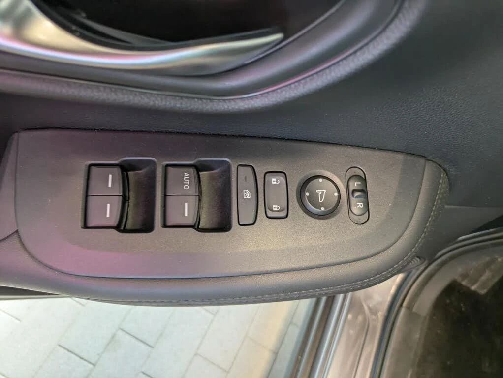 Honda Hr-v LX* FWD* АвтоКредит* (ЦЕНА ДО БГ), снимка 5 - Автомобили и джипове - 54139007