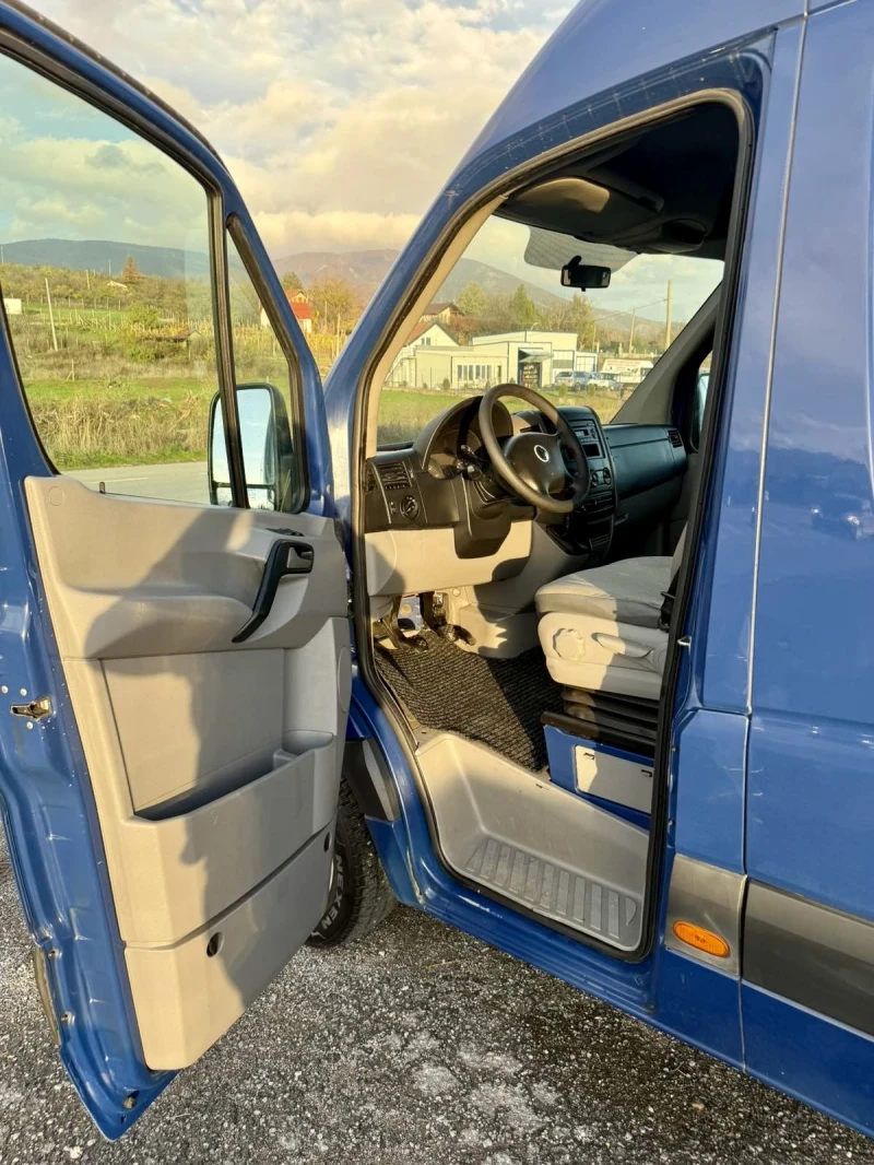 VW Crafter 2.5, снимка 9 - Бусове и автобуси - 52542937