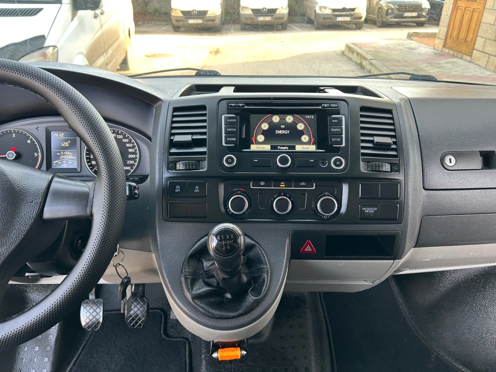 VW Transporter T6 2.0TDI КЛИМАТИК  - изображение 10