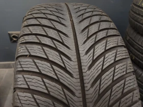 Гуми Зимни 225/45R18, снимка 1 - Гуми и джанти - 46908415