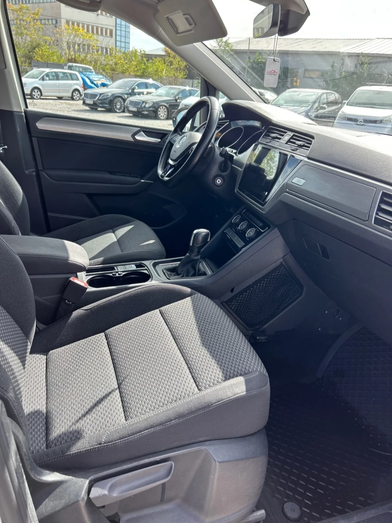 VW Touran 2.0TDI 150ps DSG FULL LED ТОП Състояние , снимка 13 - Автомобили и джипове - 51851488
