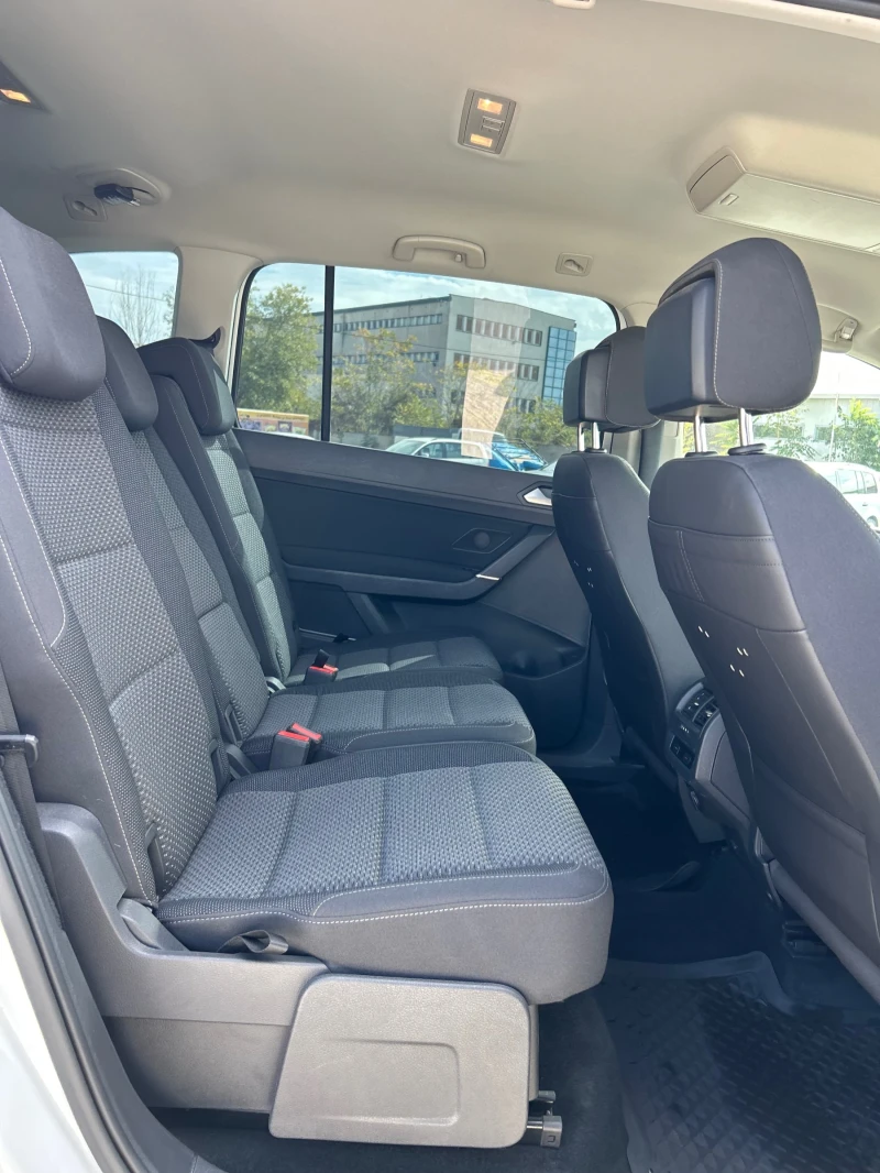 VW Touran 2.0TDI 150ps DSG FULL LED ТОП Състояние , снимка 17 - Автомобили и джипове - 51851488