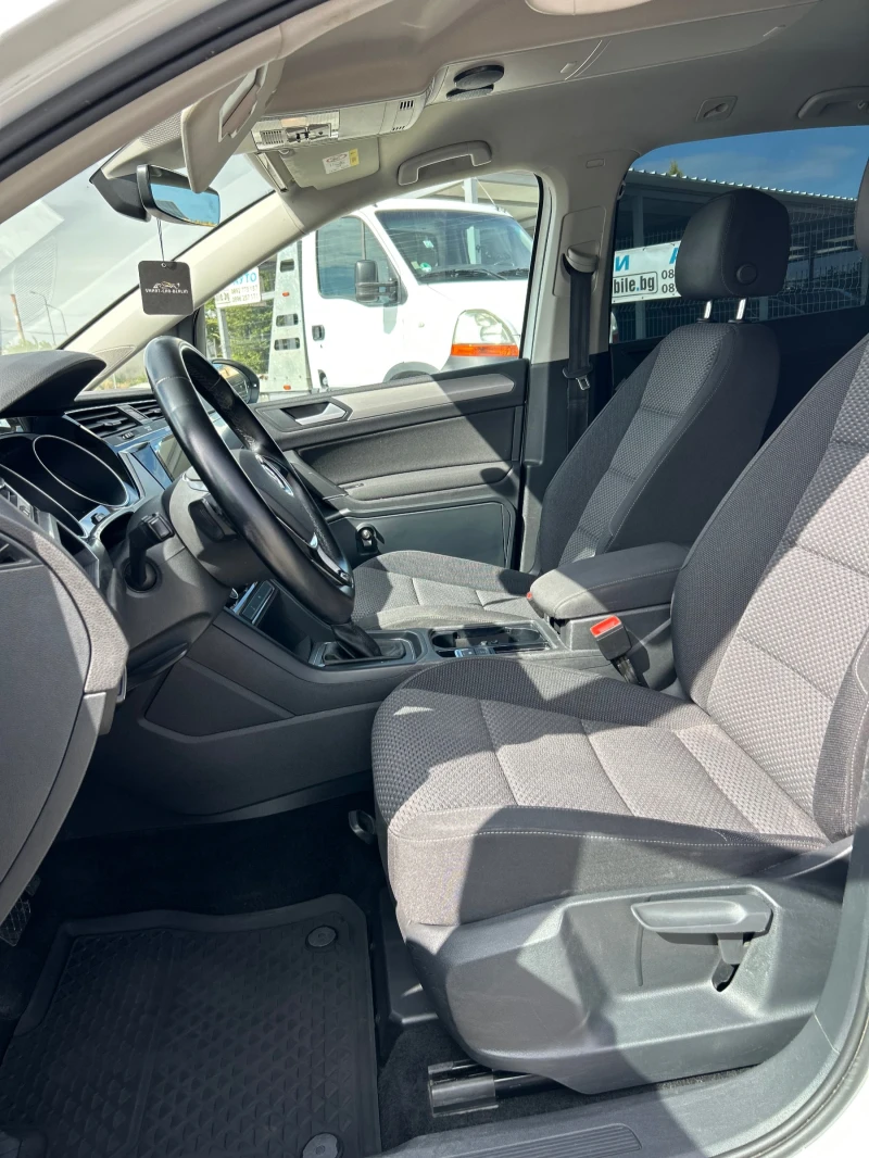 VW Touran 2.0TDI 150ps DSG FULL LED ТОП Състояние , снимка 11 - Автомобили и джипове - 51851488