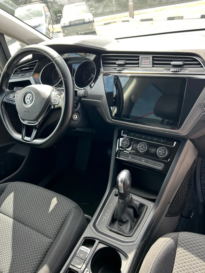 VW Touran 2.0TDI 150ps DSG FULL LED ТОП Състояние , снимка 16 - Автомобили и джипове - 51851488