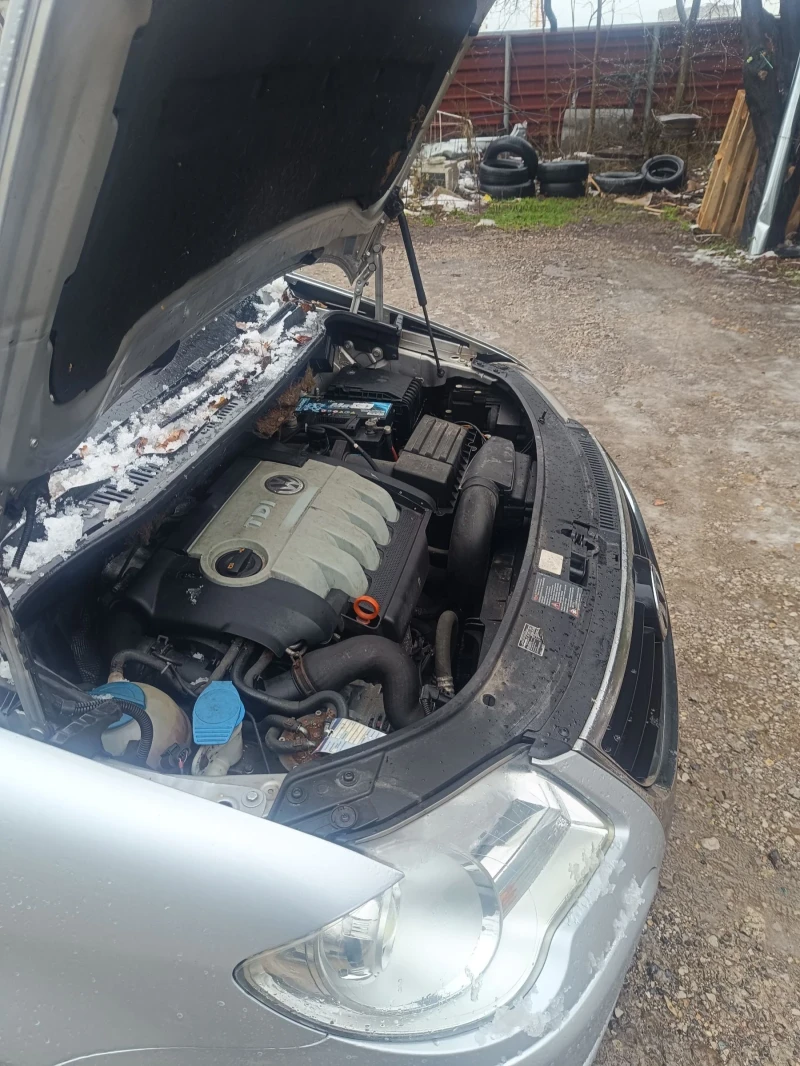 VW Touran 1.9 TDI 105 кс., снимка 12 - Автомобили и джипове - 53055020