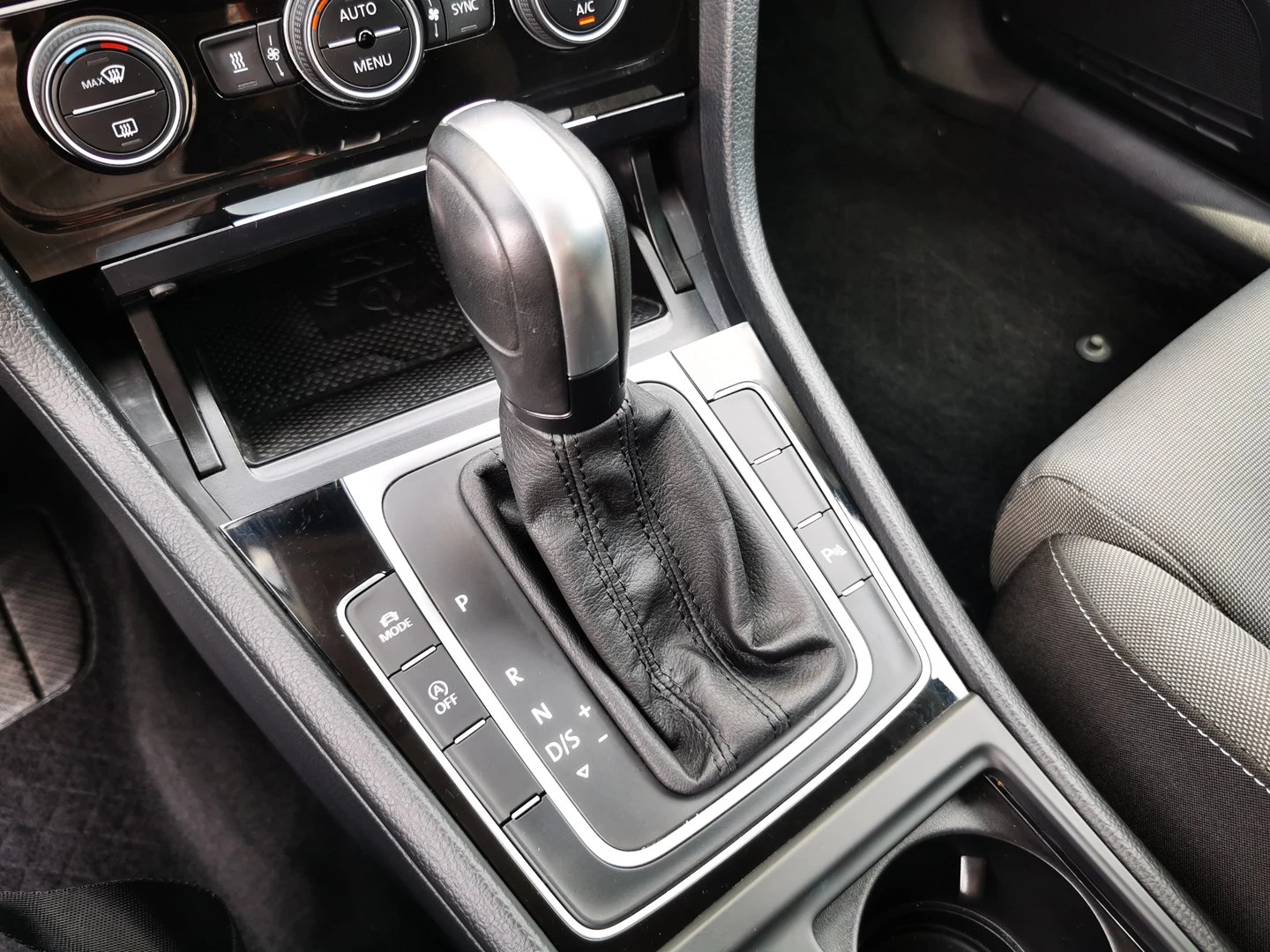 VW Golf Variant Highline 2.0TDI BMT - изображение 10
