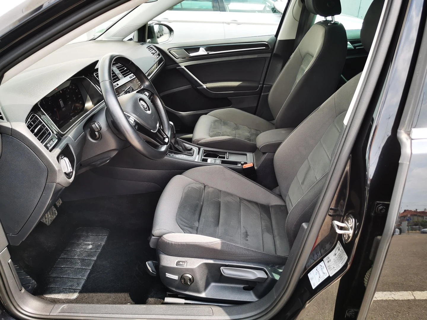 VW Golf Variant Highline 2.0TDI BMT - изображение 4