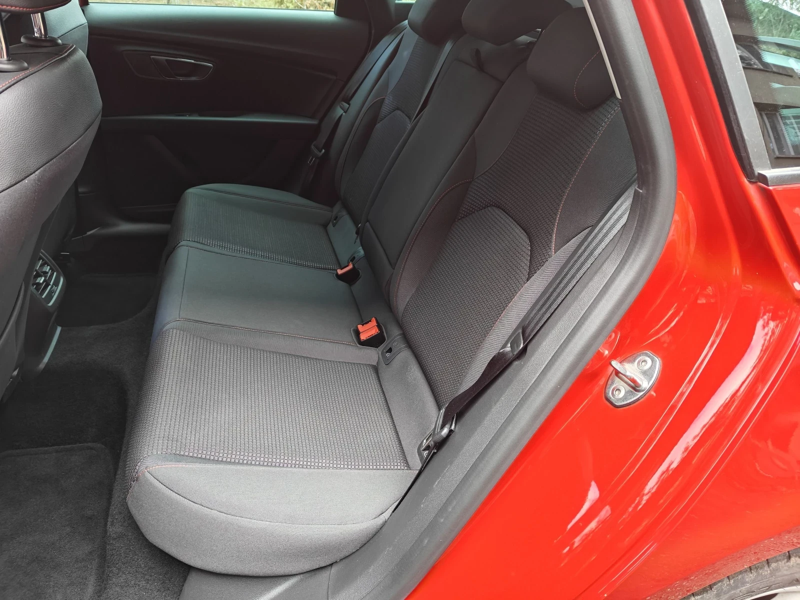 Seat Leon 1.6 TDI  FR - изображение 8