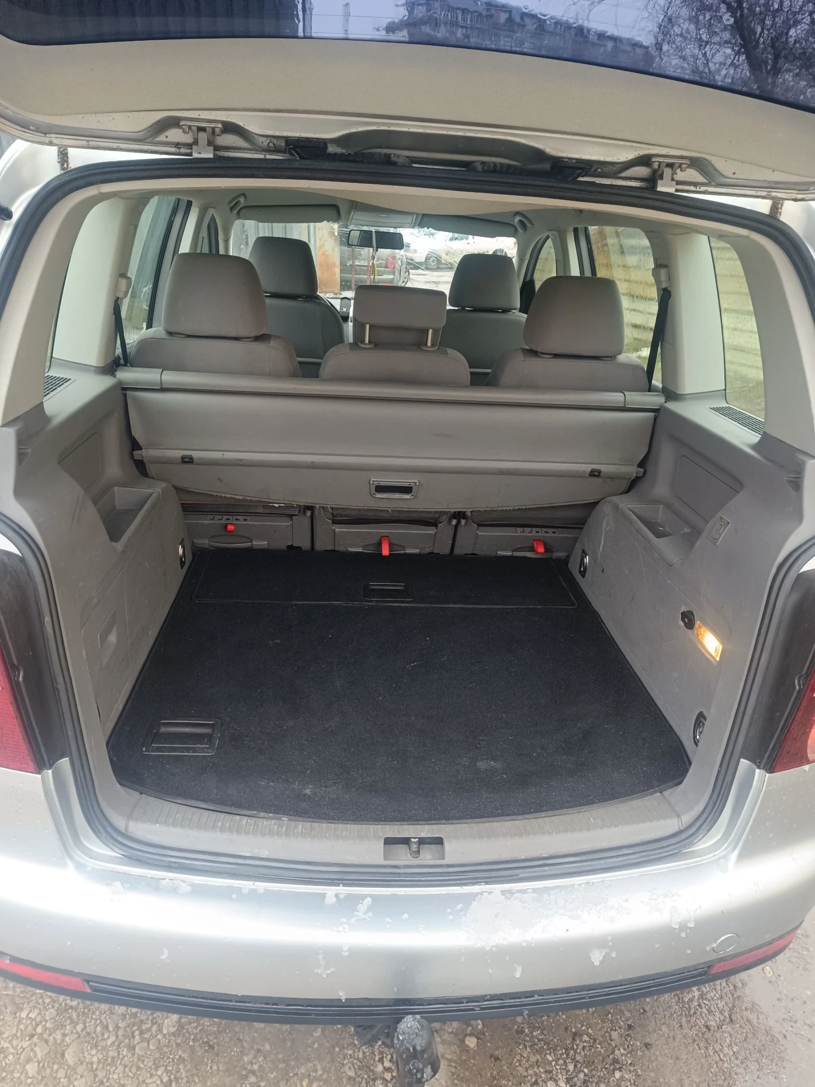 VW Touran 1.9 TDI 105 кс. - изображение 5