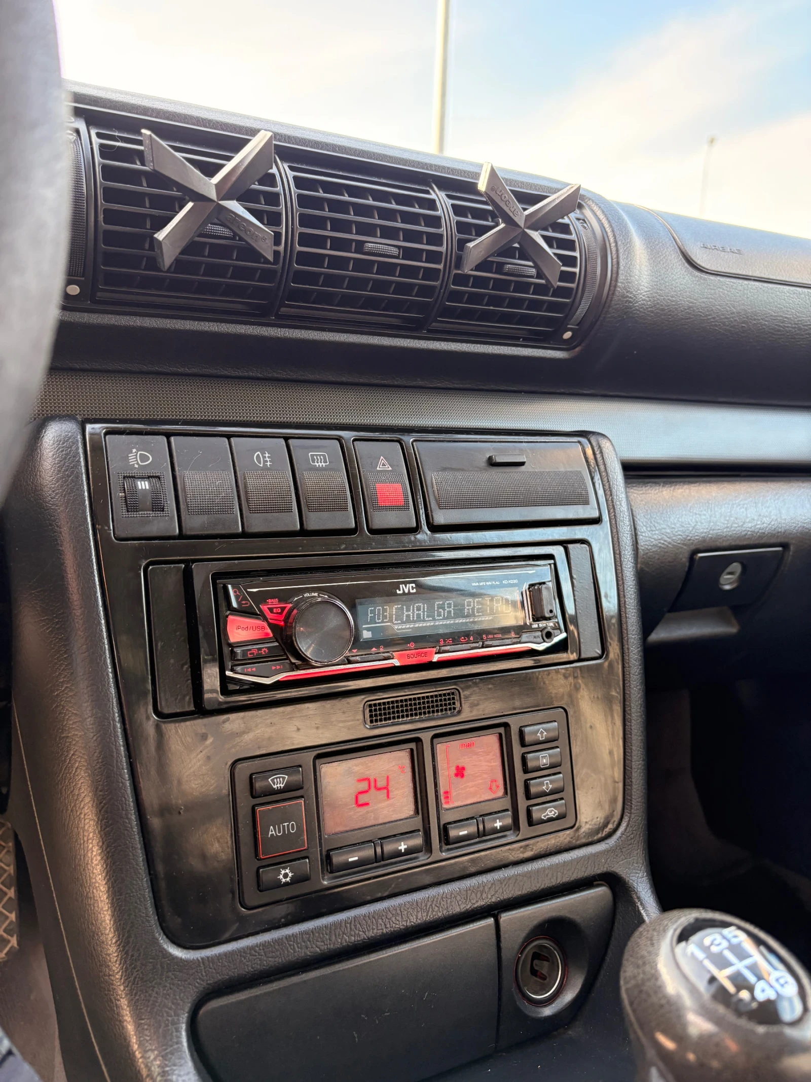 Audi A4 1.6 Газ/Бензин, снимка 15 - Автомобили и джипове - 53714827