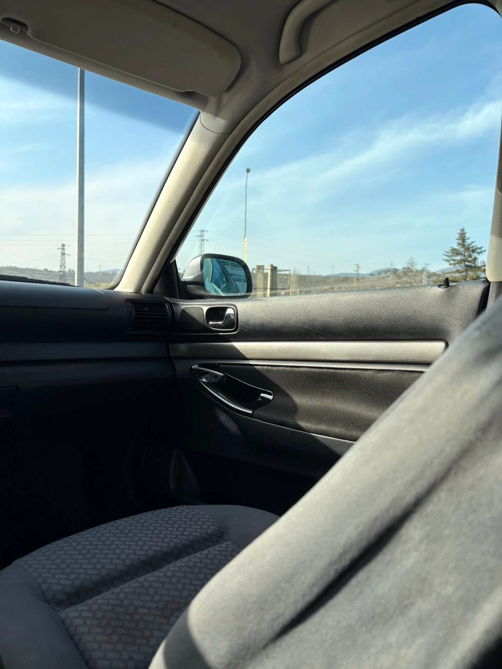 Audi A4 1.6 Газ/Бензин, снимка 12 - Автомобили и джипове - 53714827