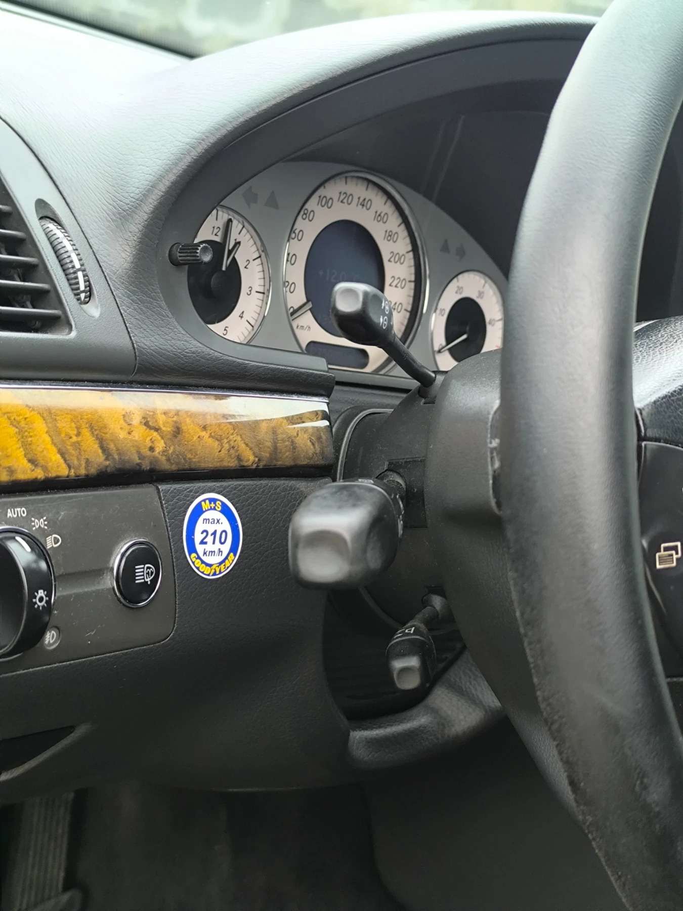 Mercedes-Benz E 320, снимка 16 - Автомобили и джипове - 54045461