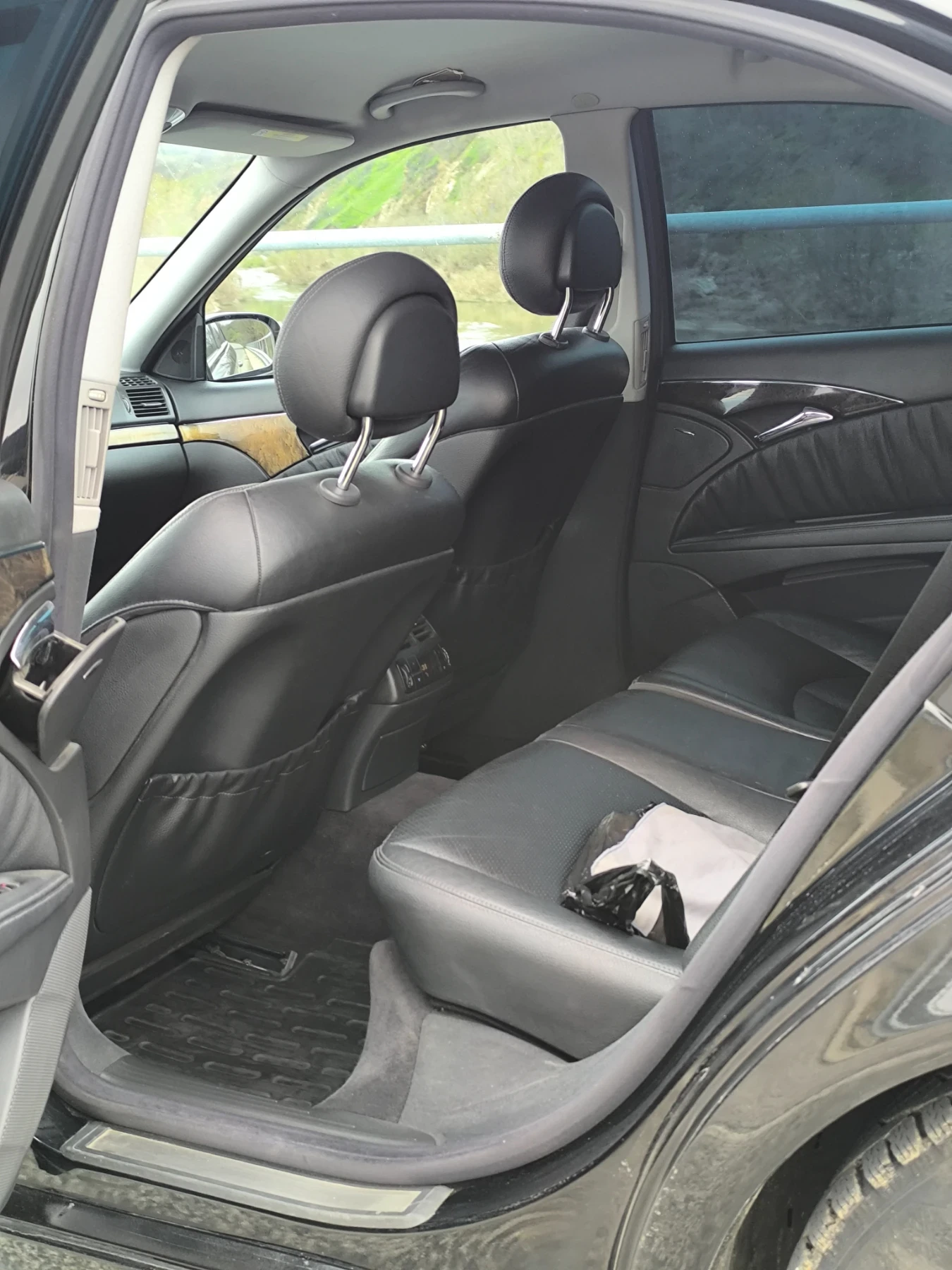 Mercedes-Benz E 320, снимка 11 - Автомобили и джипове - 54045461