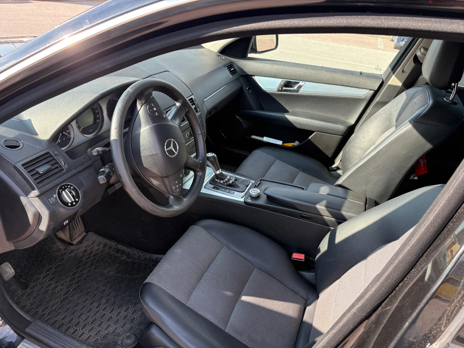 Mercedes-Benz C 220, снимка 8 - Автомобили и джипове - 54128767