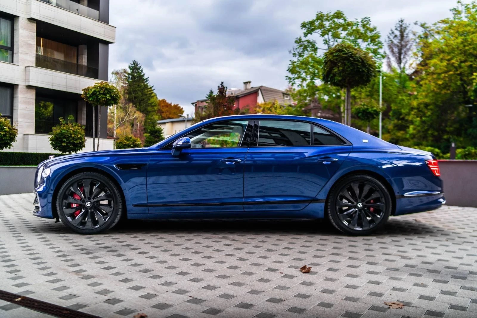 Bentley Flying Spur W12  First Edition Готов лизинг, снимка 2 - Автомобили и джипове - 54242433