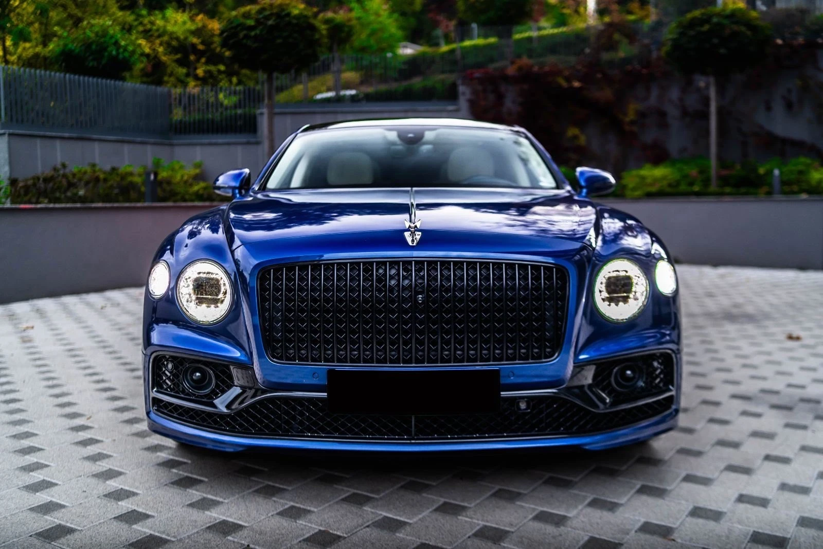 Bentley Flying Spur W12  First Edition Готов лизинг, снимка 3 - Автомобили и джипове - 54242433