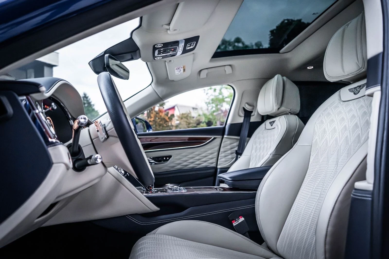 Bentley Flying Spur W12  First Edition Готов лизинг, снимка 16 - Автомобили и джипове - 54242433