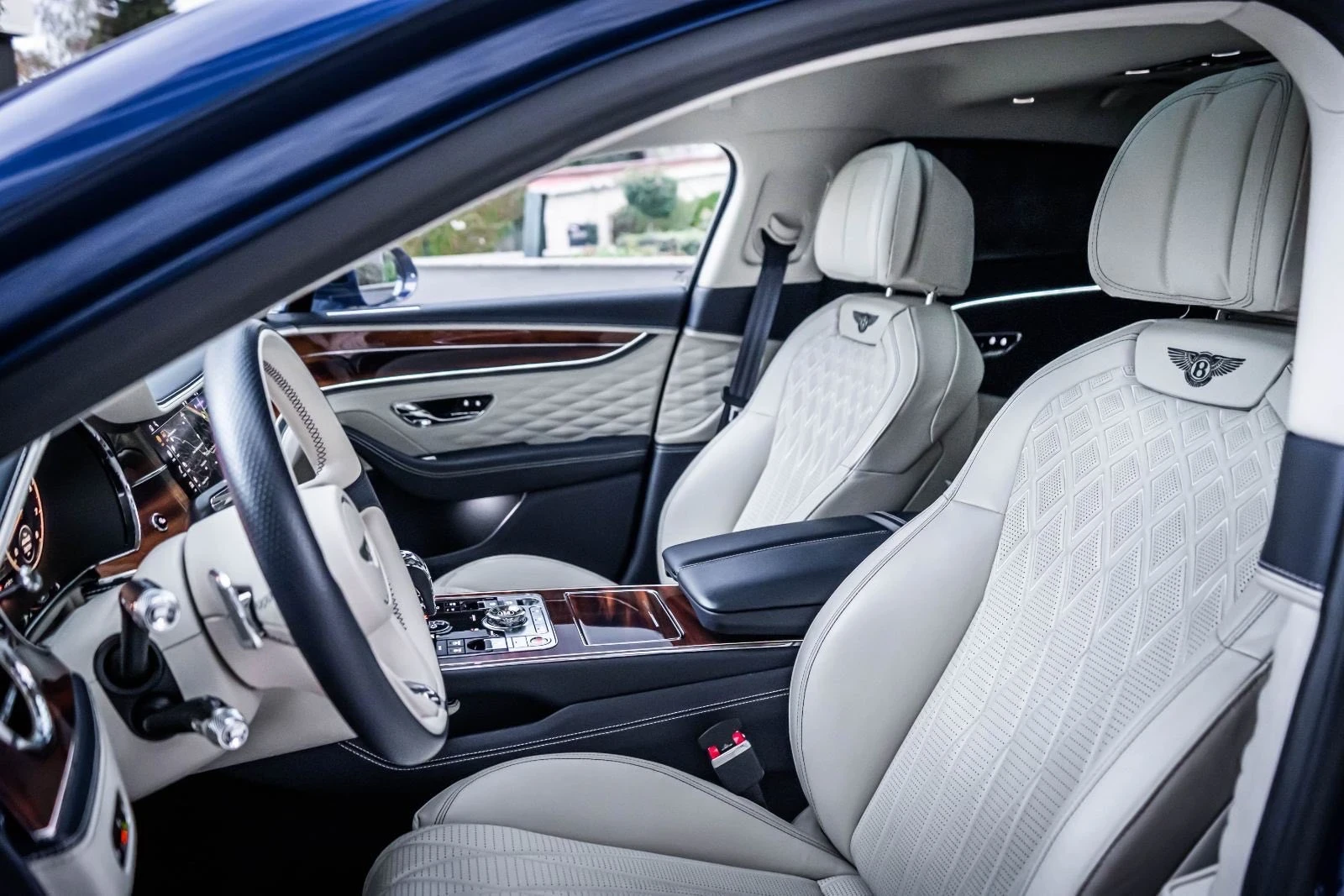 Bentley Flying Spur W12  First Edition Готов лизинг, снимка 15 - Автомобили и джипове - 54242433