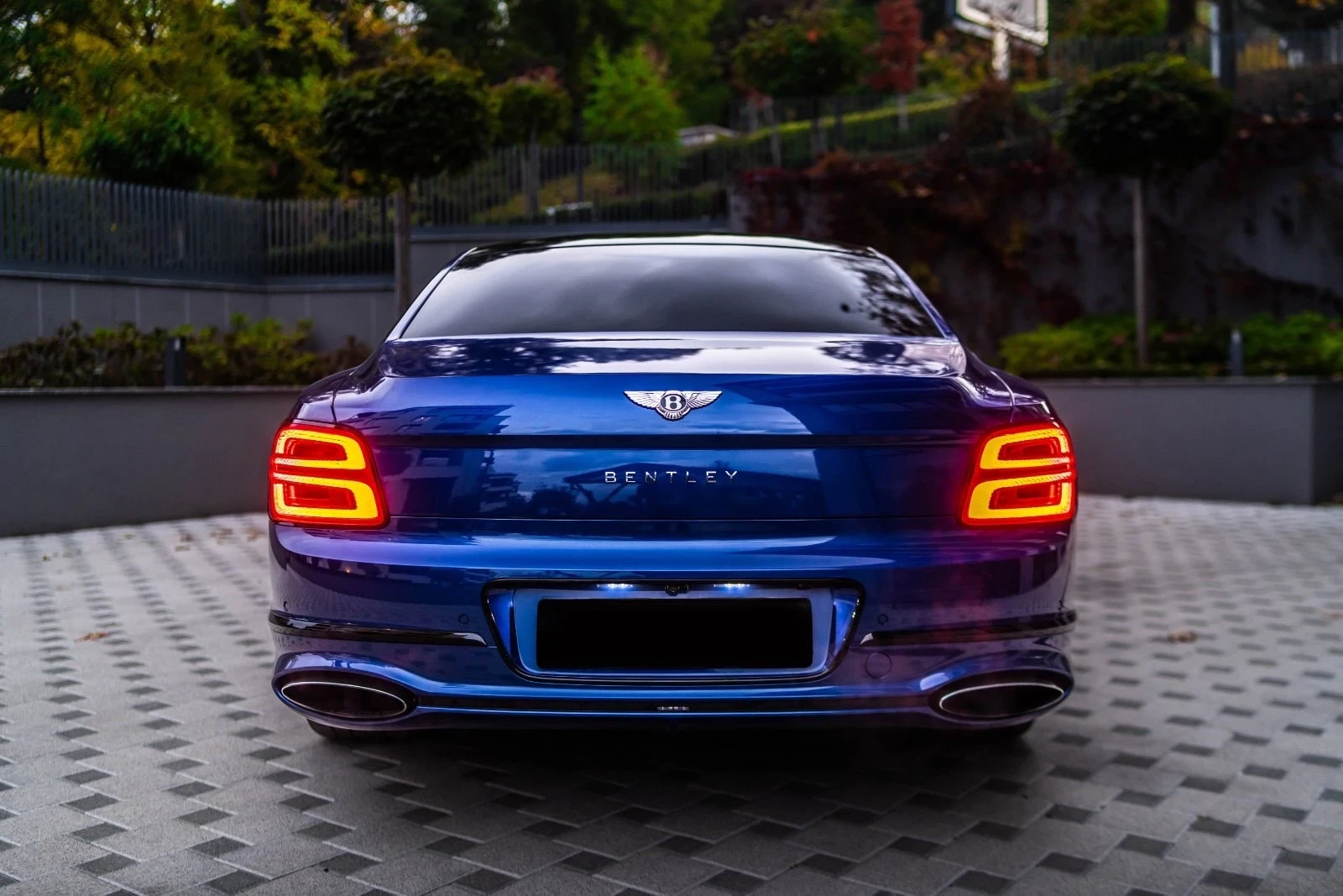 Bentley Flying Spur W12  First Edition Готов лизинг, снимка 6 - Автомобили и джипове - 54242433