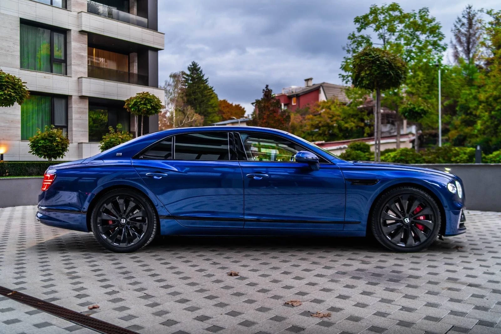 Bentley Flying Spur W12  First Edition Готов лизинг, снимка 11 - Автомобили и джипове - 54242433