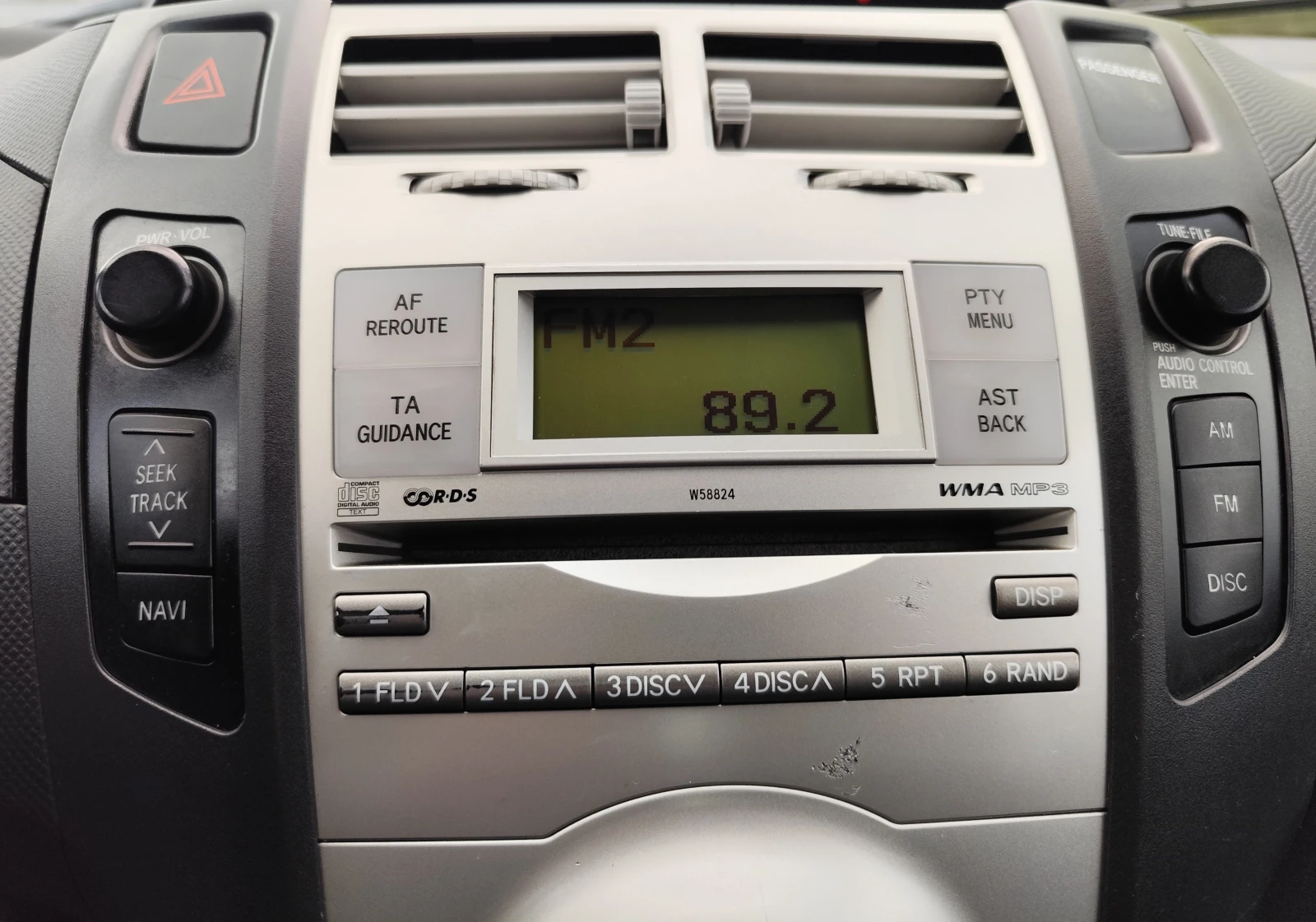 Toyota Yaris 1.0i* klima* 145000km* , снимка 8 - Автомобили и джипове - 54292821