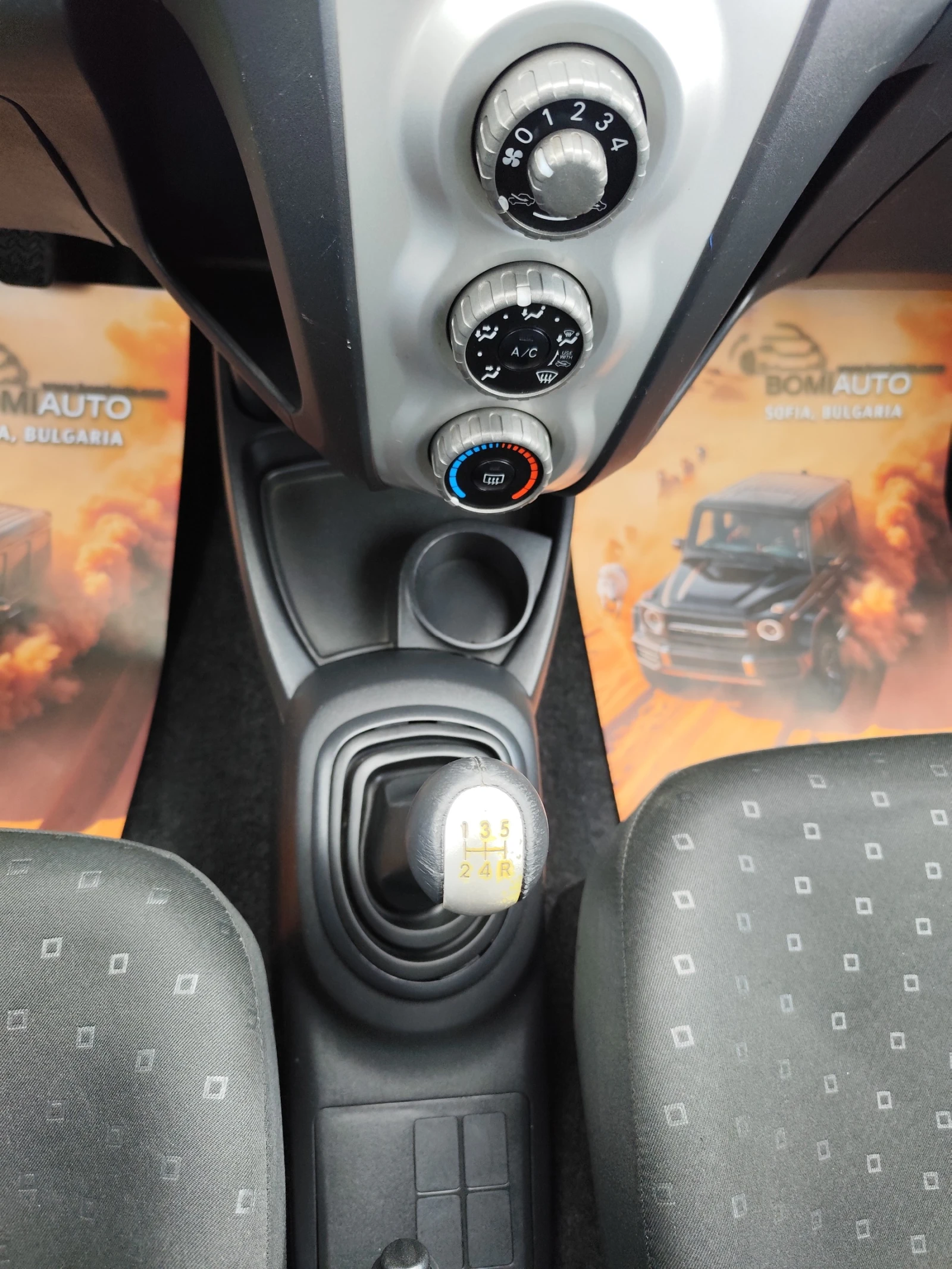 Toyota Yaris 1.0i* klima* 145000km* , снимка 9 - Автомобили и джипове - 54292821