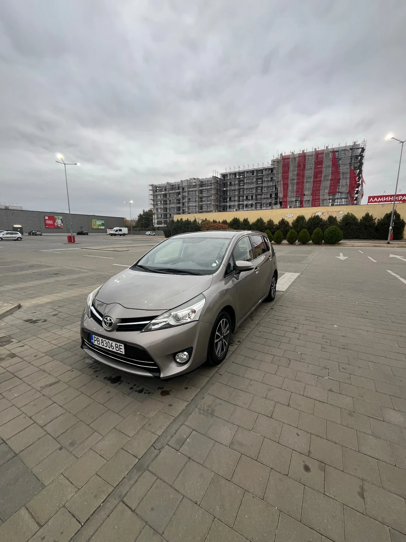 Toyota Verso 1.6 d4d, снимка 2 - Автомобили и джипове - 55776465