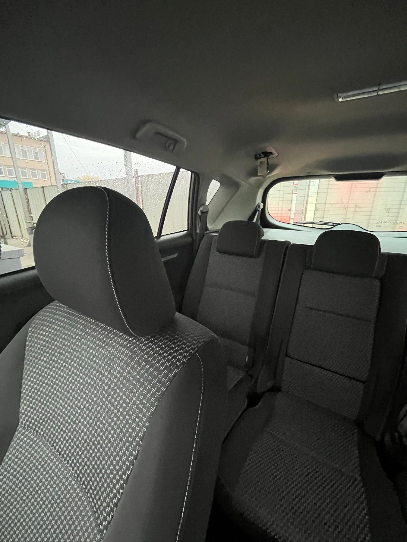 Toyota Verso 1.6 d4d, снимка 9 - Автомобили и джипове - 55776465
